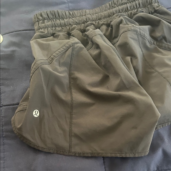 lululemon athletica Women's Classic Black Athletic Shorts - Picture 3 of 4